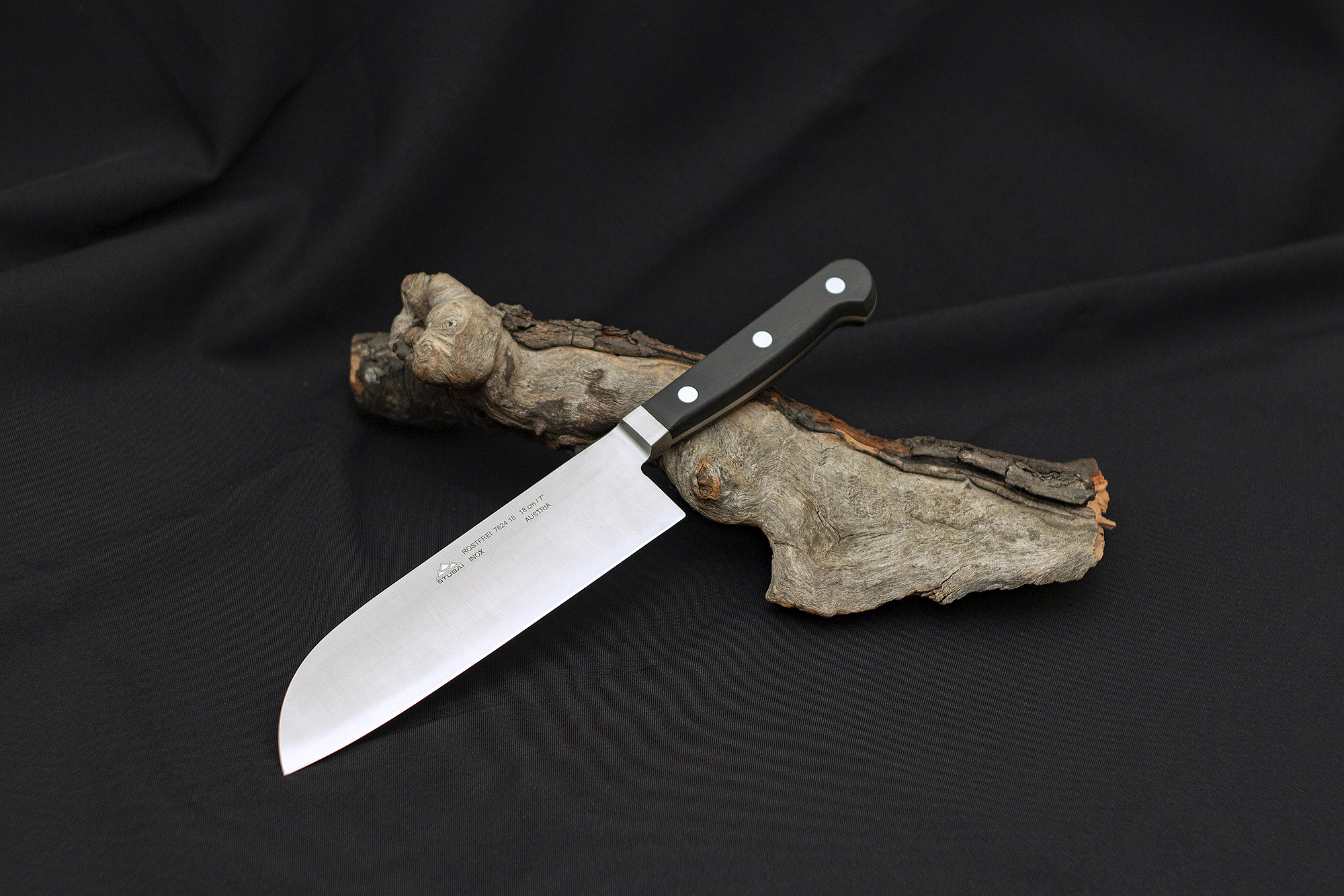 Santoku nuga, sepistatud, 180 mm